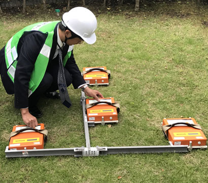 微動探査システム「地震eye&reg;」を利用しての測定風景